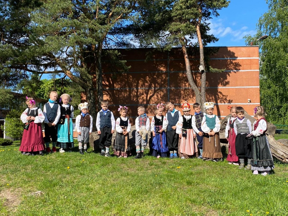 Folkloro festivalis „Virš marių saulele, o širdy – giesmelė“
